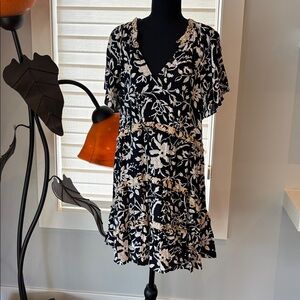 Anthropologie Robin Tiered Black & Cream Floral V-Neck Mini Dress Size M